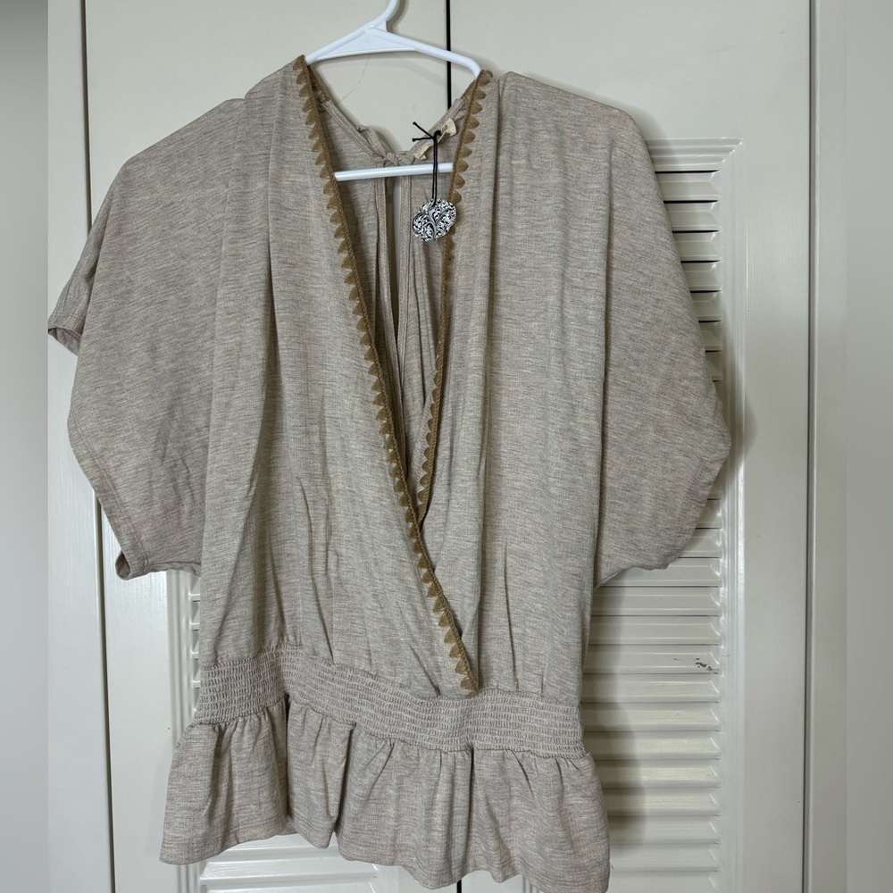 Women’s Hem & Thread top